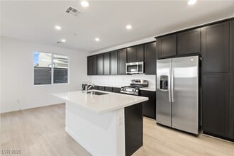 Building Photo - 2502 Vittora Pointe St