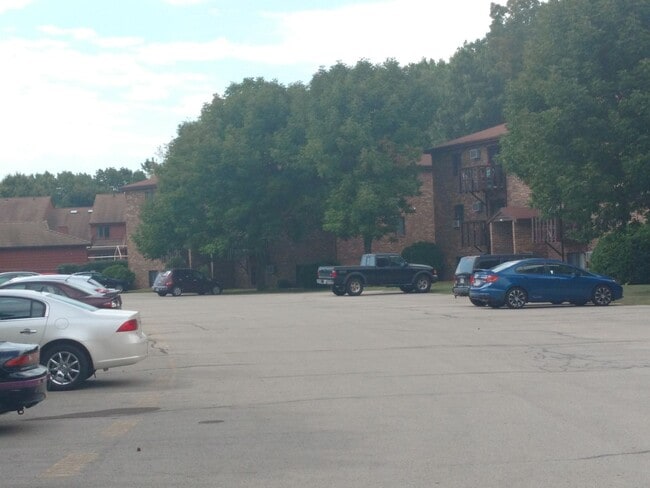 Building Photo - Cedar Creek Apartments-Oshkosh