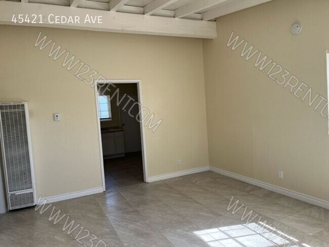 Foto del edificio - 45421 Cedar Ave
