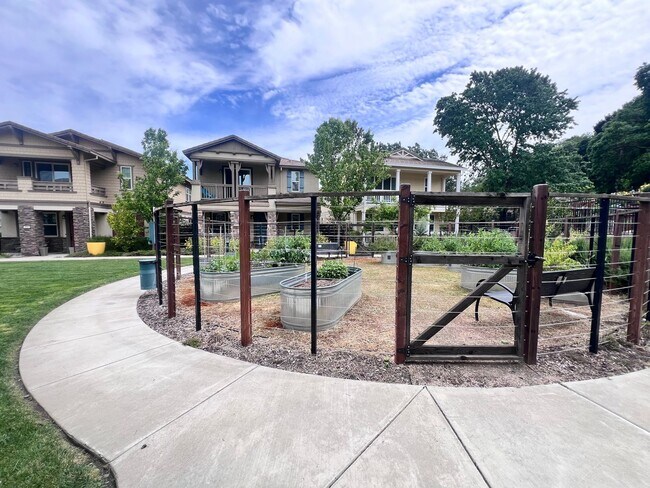 Foto del edificio - STUNNING 4BD/2.5BA TOWNHOUSE IN WALNUT CREEK!!!