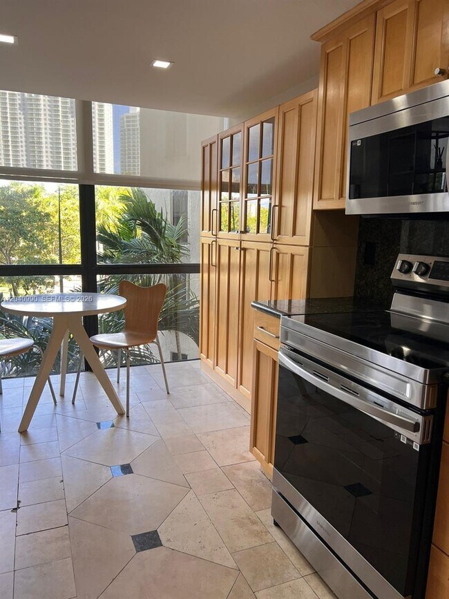 Foto del edificio - 18181 NE 31st Ct