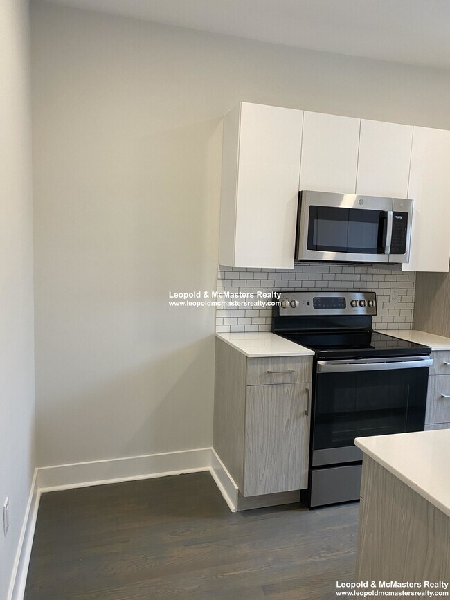 Building Photo - 77 Park Dr