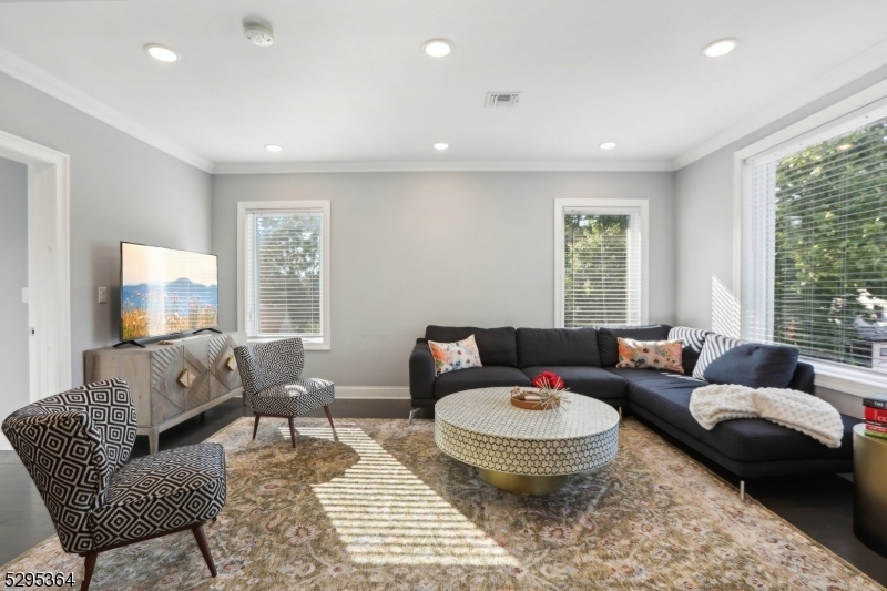 Foto principal - 1010 Elm Ave