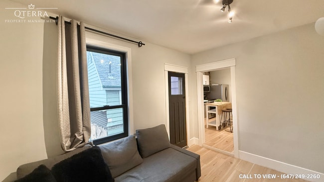 Building Photo - 251 Silverthorn Av