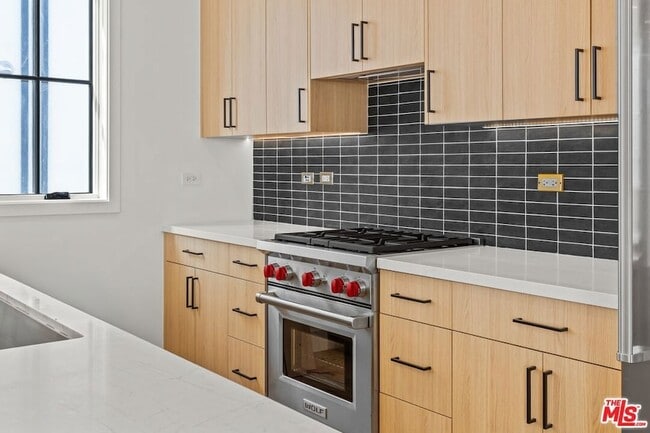 Foto del edificio - 14535 Killion St