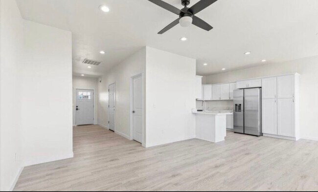 Foto del edificio - West Valley Stunning Duplex