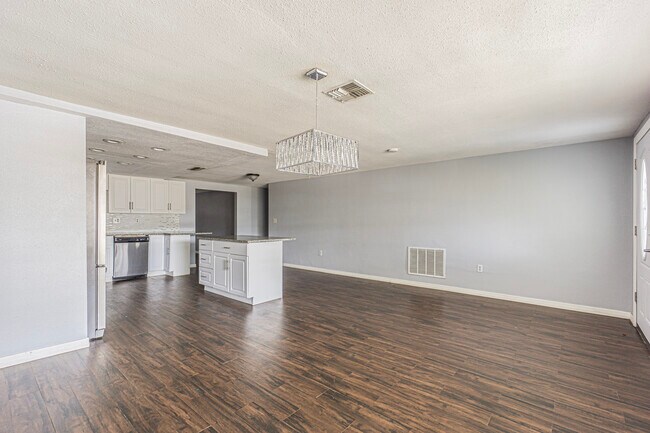 Building Photo - 7824 Foxwood Dr