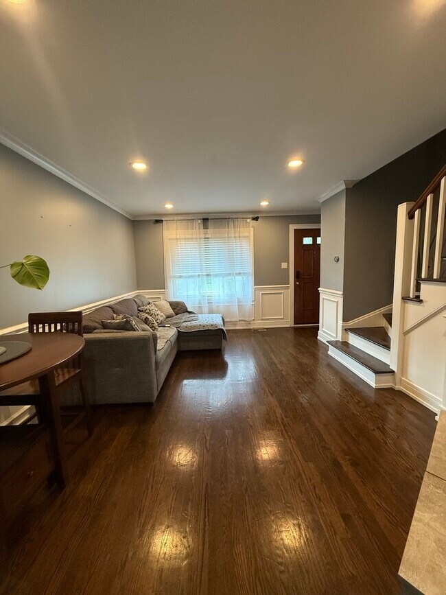 Building Photo - 6415 S Lorel Ave