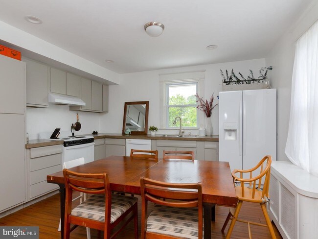 Building Photo - 114 N Lynn Blvd