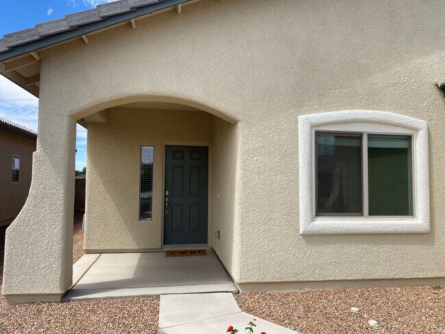 Foto del edificio - 4BR/2BA/2CG, 1906 sq.ft. rental in Sierra Vista, AZ