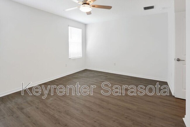 Foto del edificio - 6349 Fairmont Ln