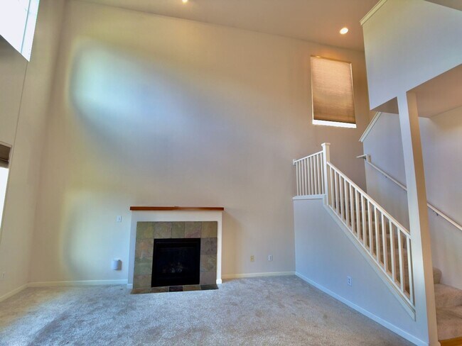 Foto del edificio - Freshly Painted Home In Kent WA! 3bd, 2.5ba!