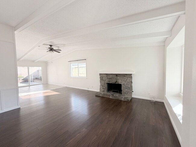 Building Photo - Cozy, charming newly updated 3 bed 2 bath home located in a cul-de-sac