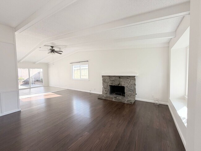 Foto del edificio - Cozy, charming newly updated 3 bed 2 bath home located in a cul-de-sac