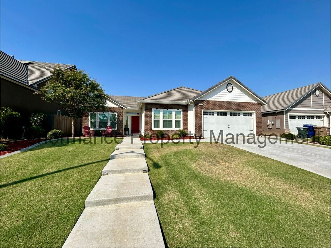 Primary Photo - Stunning 4 Bed/3 Bath + Office in NW Baker...