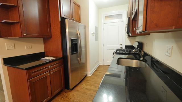 Building Photo - 1 bedroom in CHICAGO IL 60613