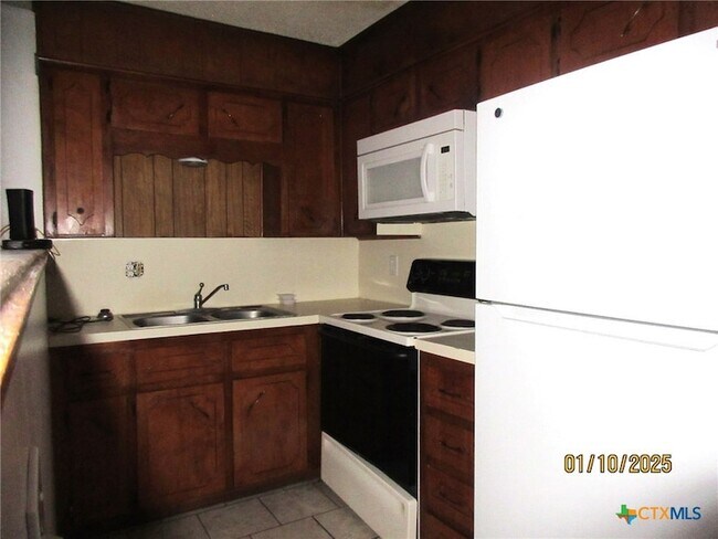 Foto del edificio - 2904 Lake Rd