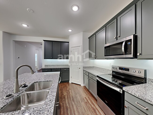 Building Photo - 15068 W Sherman St