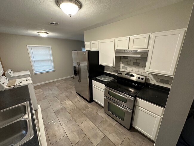 Foto del edificio - 6253 N Jacksonville Dr