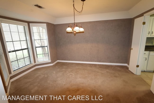 Building Photo - 925 Timberlake Dr E