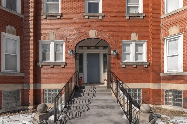 Building Photo - 243 Marston St