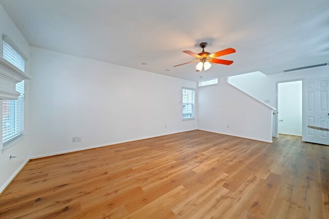 Foto del edificio - 123 N Villa Oaks Dr