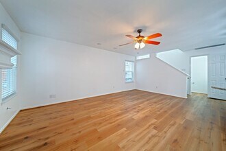 Building Photo - 123 N Villa Oaks Dr