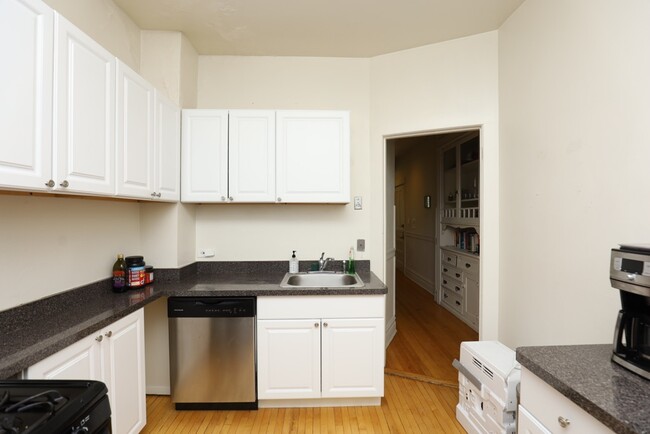 Building Photo - 2905 N Mildred Ave