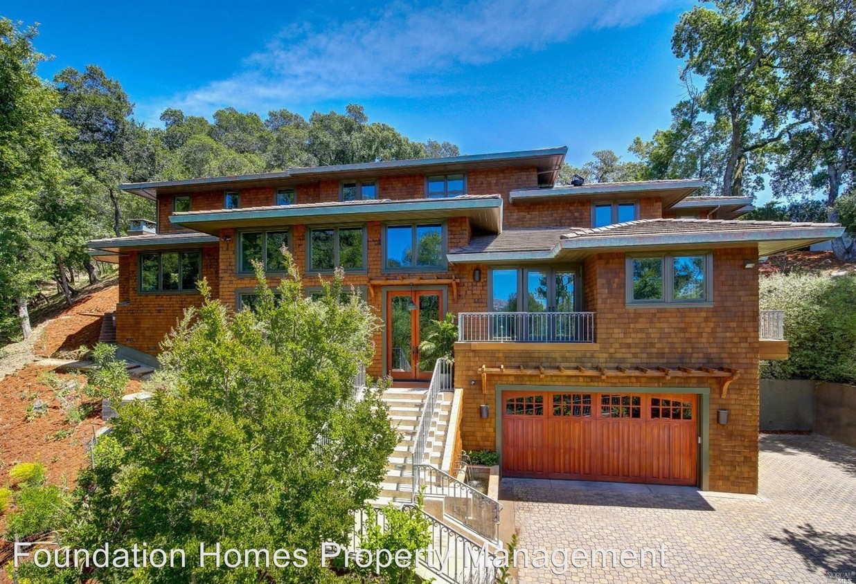 Primary Photo - 5 br, 4 bath House - 16 Walters Rd.