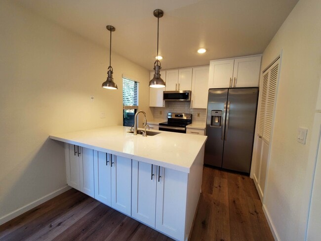 Building Photo - 146 Captains Cove Dr