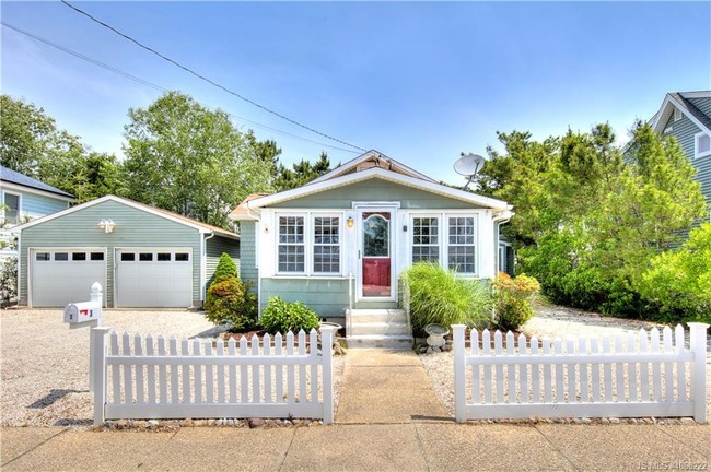 Building Photo - 3 E Lillie Ave