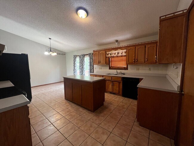 Foto del edificio - 4 br, 3 bath House - 24755 Spencer Rd.