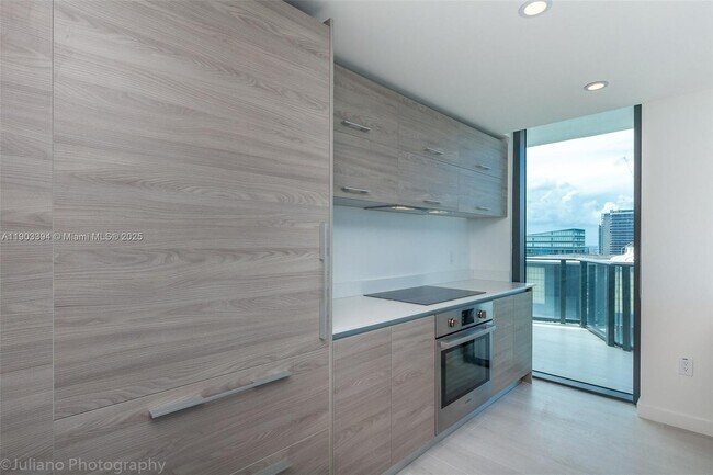 Foto del edificio - 1300 S Miami Ave