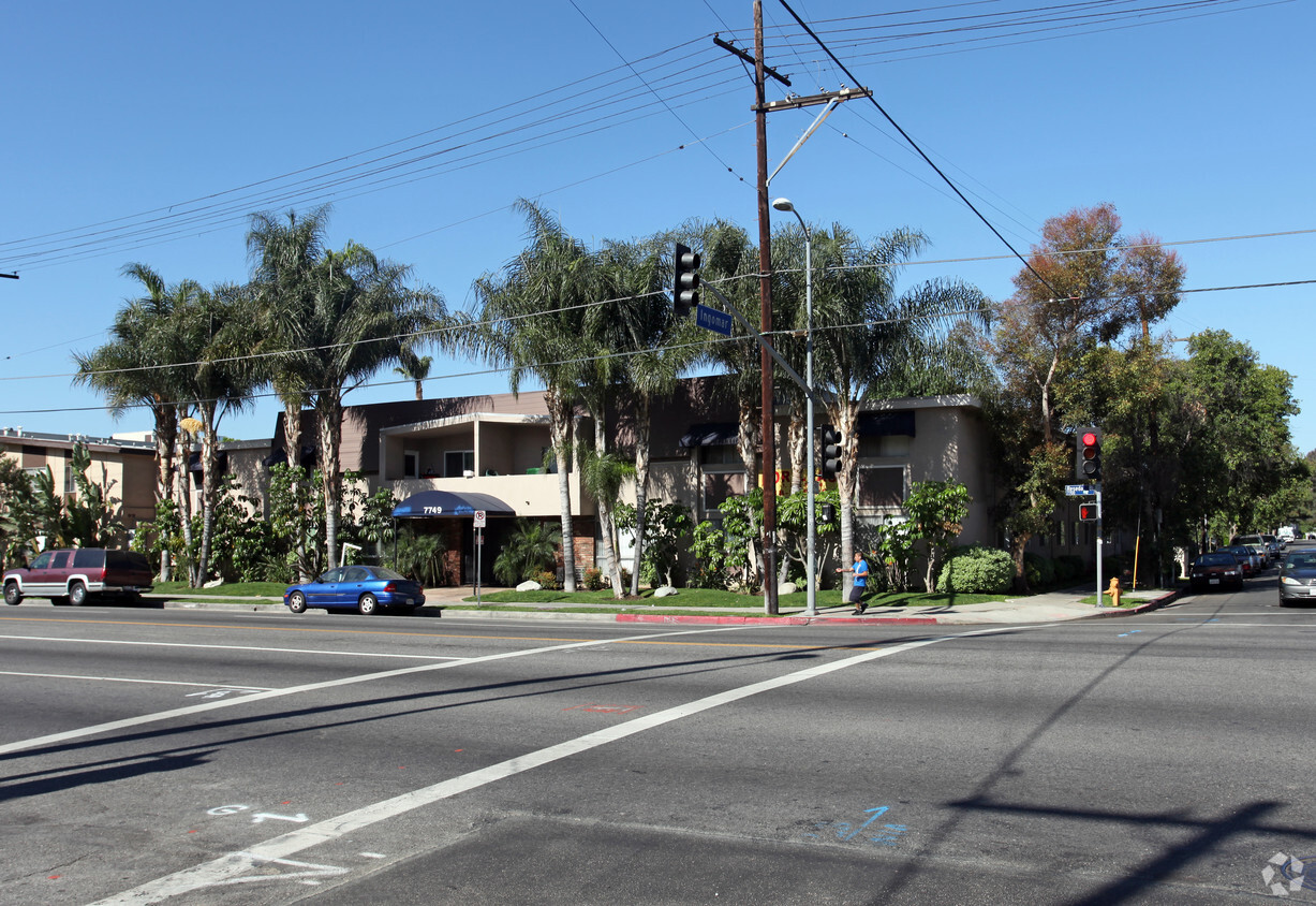 Foto del edificio - 7749 Reseda Boulevard