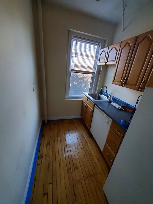 Building Photo - 352 Riverway