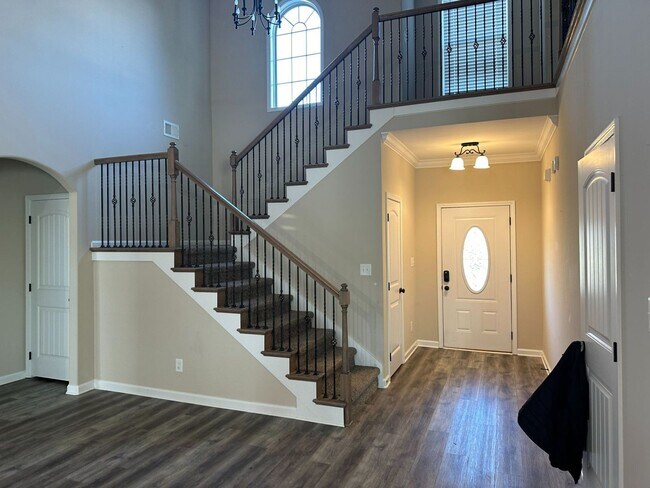 Foto del edificio - 3 Bedroom Home with Massive Bonus Room for Rent!