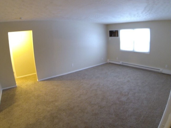 Building Photo - 2 br, 1 bath Apartment - 694 Robinson Road