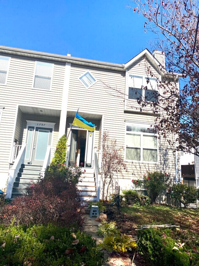 Foto del edificio - 5785 Kingsbury Pl