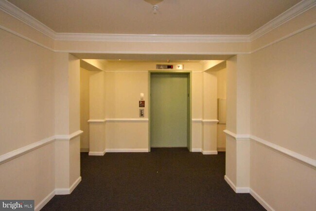 Foto del edificio - 14100 Farnsworth Ln