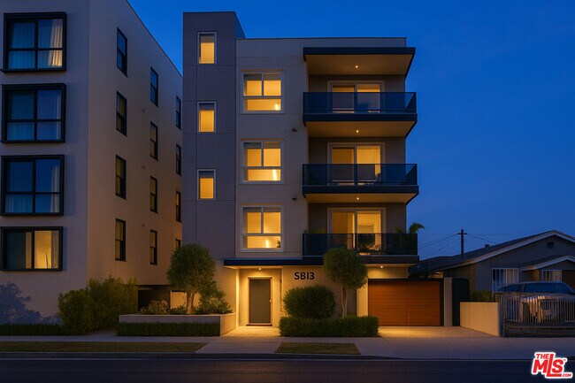 Building Photo - 5813 Lexington Ave