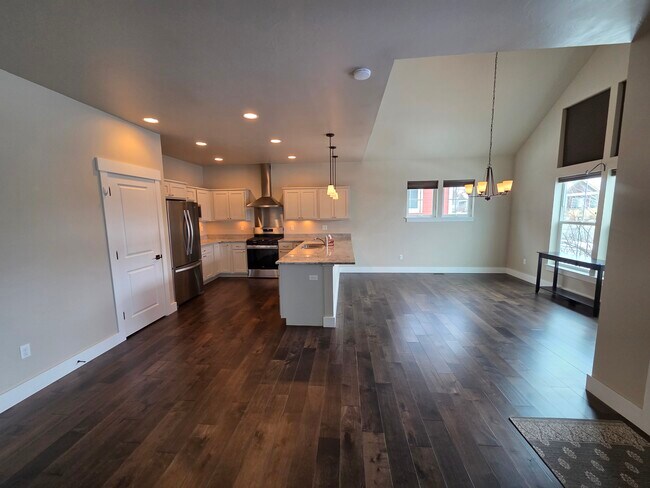 Cocina y comedor - 3378 S 22nd Ave