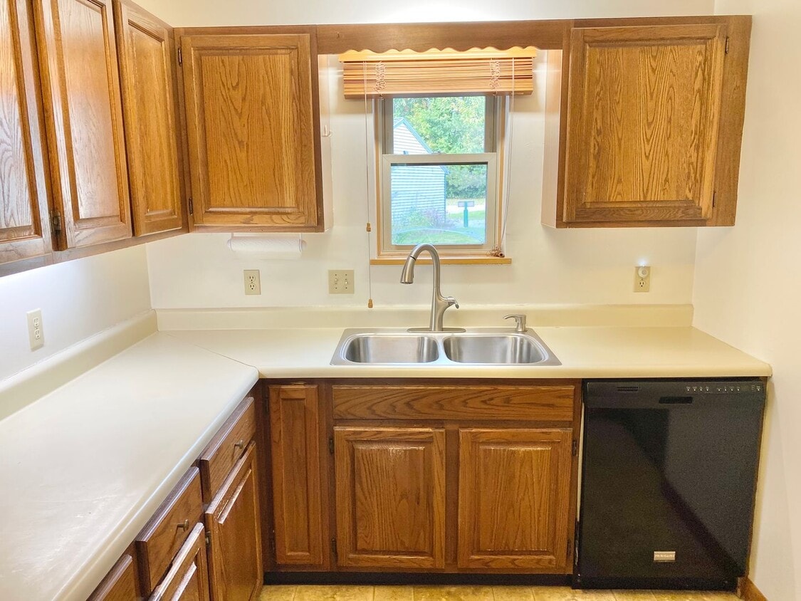 Primary Photo - 2 Bedroom Condo in Williston VT Available ...