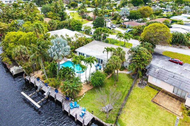 Building Photo - 1733 Coral Gardens Dr