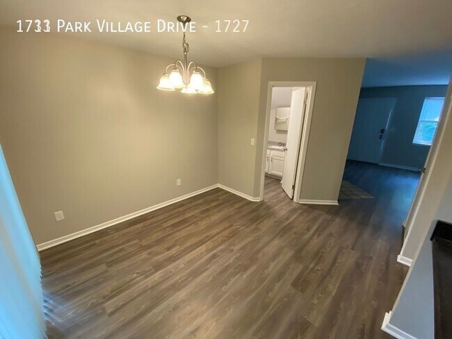 Building Photo - 2 Bedroom 2.5 Bath Townhome