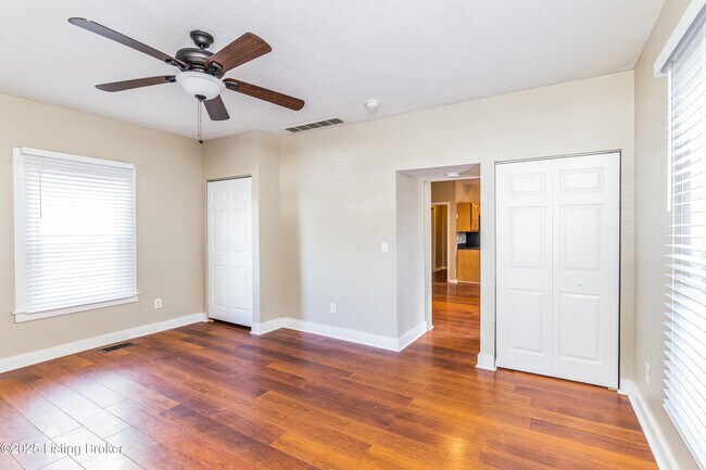 Foto del edificio - 1422 Longfield Ave