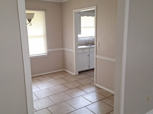 Building Photo - Charming Three Bedroom home available in Phenix City Al!
