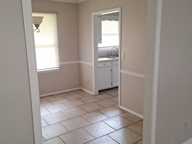 Foto del edificio - Charming Three Bedroom home available in Phenix City Al!