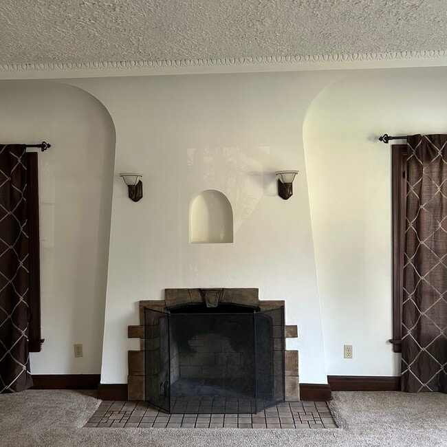 Building Photo - 759 W 26th St