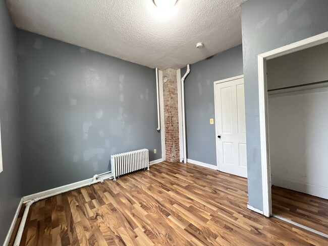 Building Photo - 1010 1/2 Rhomberg Ave