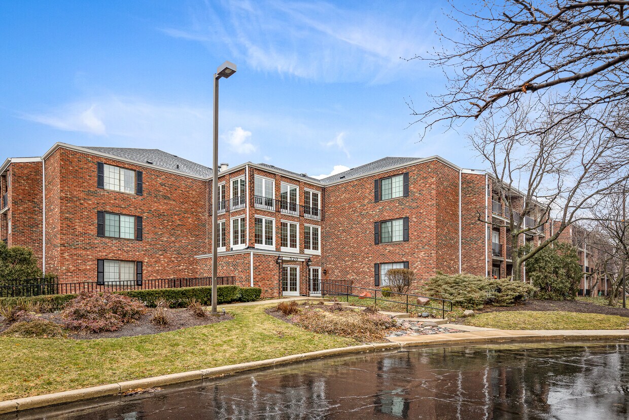 Primary Photo - 520 Biesterfield Rd